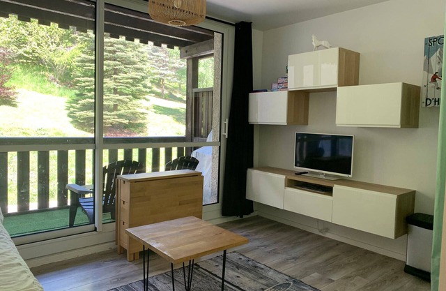 Agréable studio rénové 4 pers, balcon, parking, box à skis