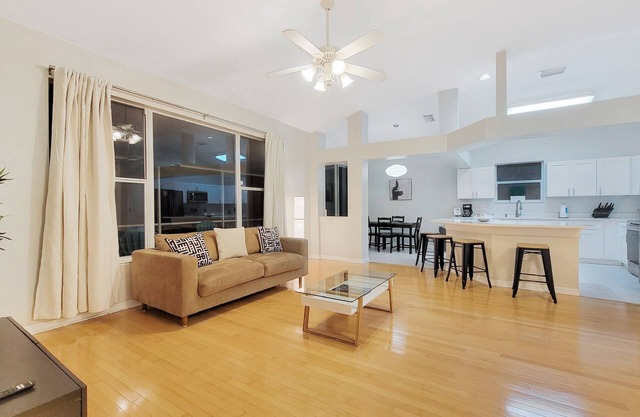 Cozy Residential Home near Bush Gardens