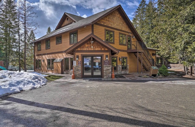 Cozy Resort Condo ~ 2 Mi to Whitefish Mtn Resort!