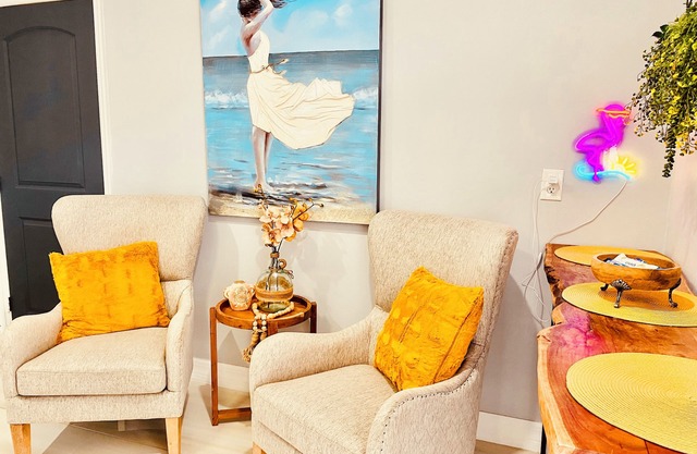 Cozy Retreat + HotTub Oasis; stunning apartment for an Unforgettable Experience