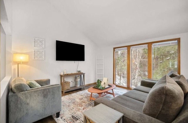 Cozy Retreat I Indian Trail Large Home!