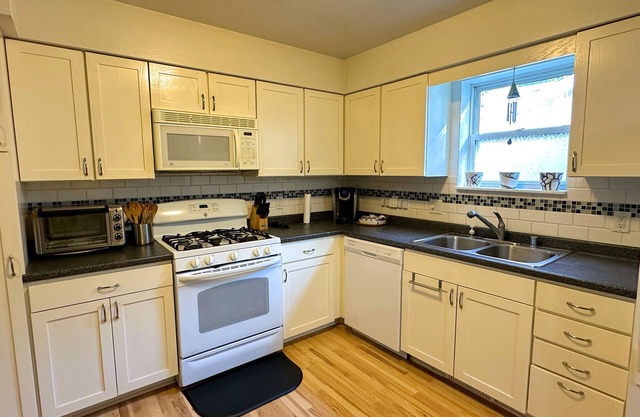 Cozy Retreat in the Heart of Madison