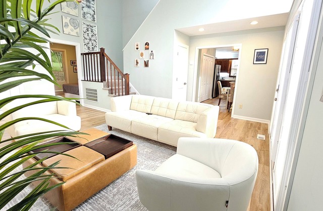 Cozy retreat minute away to mountain escape!!w/Fireplace