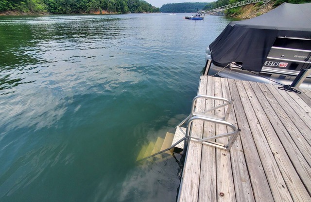 Cozy retreat on Smith Lake - Pet-Friendly!