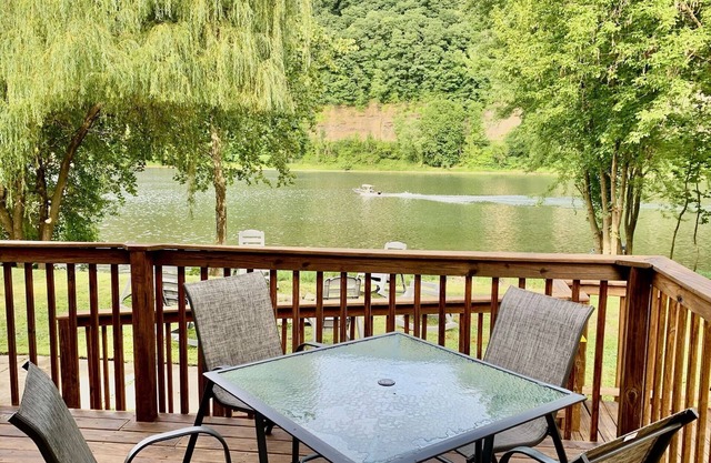 Cozy River Retreat