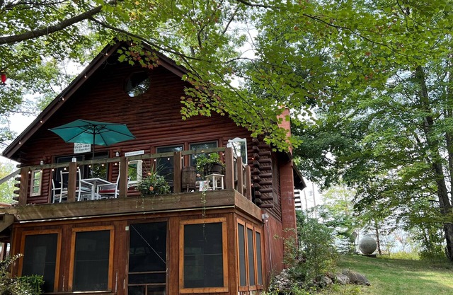Cozy Riverfront Cabin steps away from National Forest trails