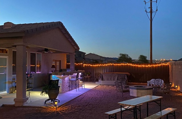 Cozy Riverhouse w/ Pool! Plenty of Space for the whole Family.