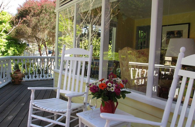 Calme, confortable, chalet romantique seulement 3 minutes du village de Mendocino!
