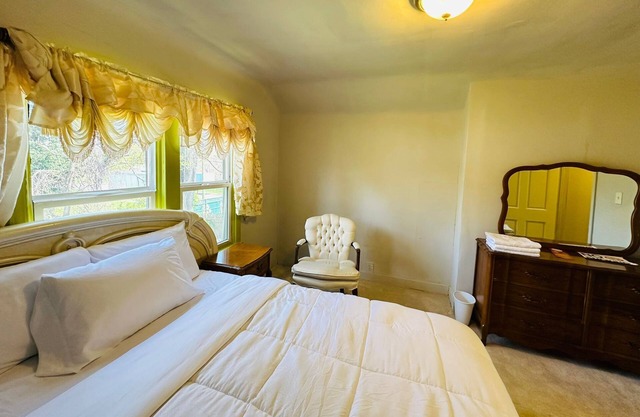 Cozy Room 3 at Drake Haven Retreat