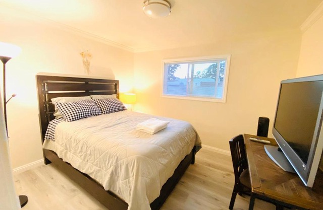 Cozy Room Close To Airport