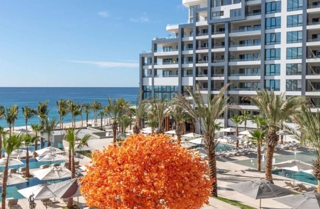 Cozy room in a resort with AC, WiFi. Free Yoga, Gym, & beach bike at the resort