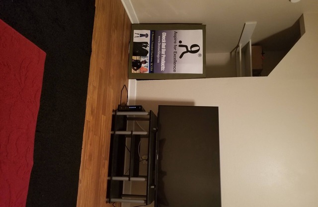 Chambre confortable dans l'appartement
