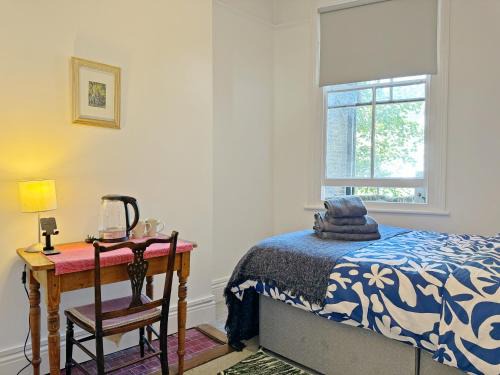 Cozy room in high street