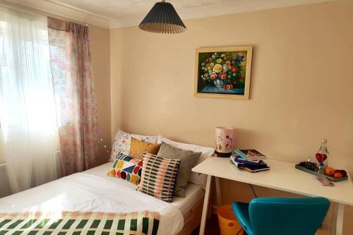 Cozy room near Heathrow