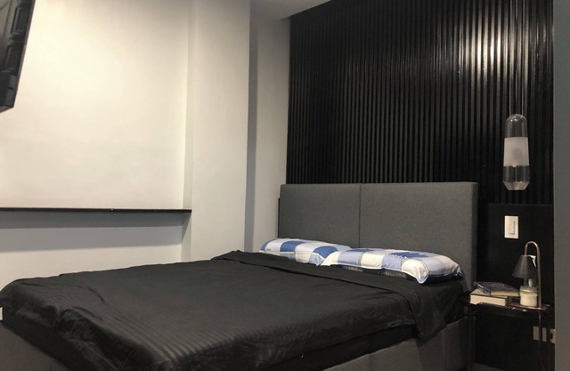 Cozy Room with Study Space, Bath Tub, TV NETFLIX and WIFI