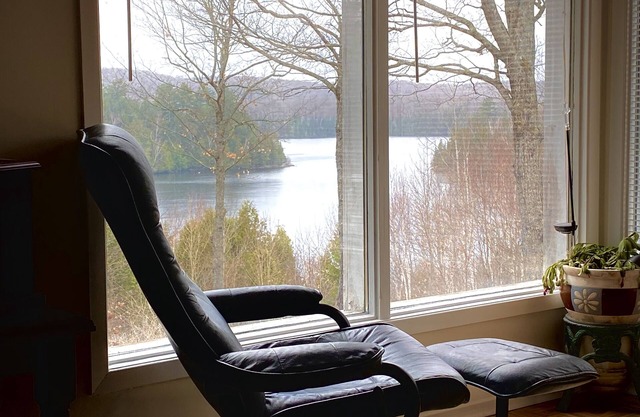 Cozy, rustic, 2-bedroom lake view retreat