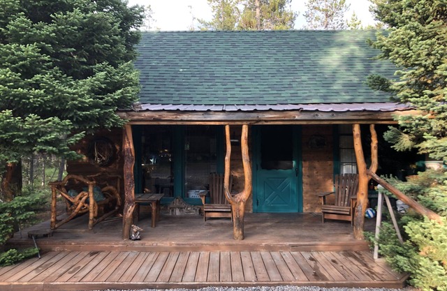 Cabine rustique confortable sur boisé 1 acre