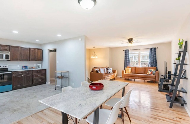 Nice home -safe & quiet - 4 BR 2.5 B -6 Queen beds