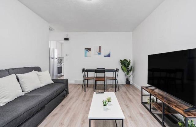 Cozy Salt Lake Getaway - Desk w/Monitor !