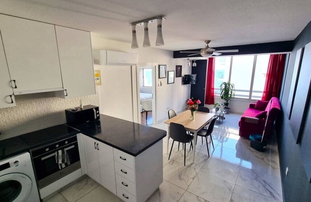 Cozy Sea View Apt w/ pool access + Netflix
