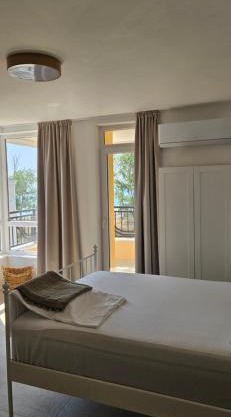 Cozy sea view studios