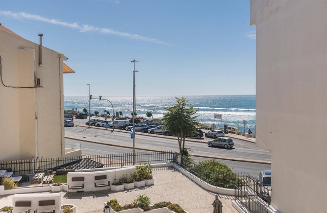 Cozy Seaview Apartment