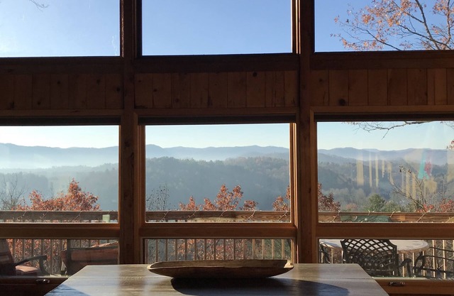 Cabine à 180 degrés avec vue sur la montagne! C’est la saison des feuilles!
