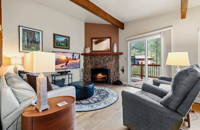 Cozy Secluded Riverfront Cabin Fireplace Parking