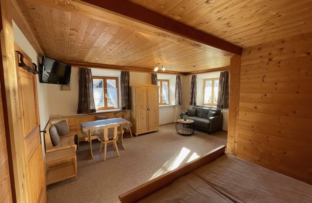 Cozy self-catering room with a view of the Breitenstein