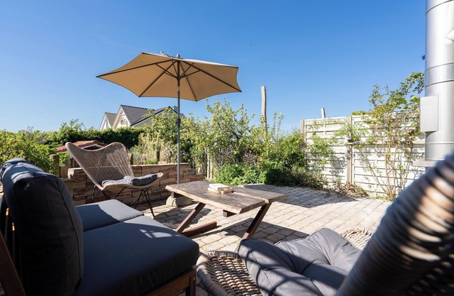 Cozy semi-detached house with fireplace, terrace and WiFi - your perfect retreat