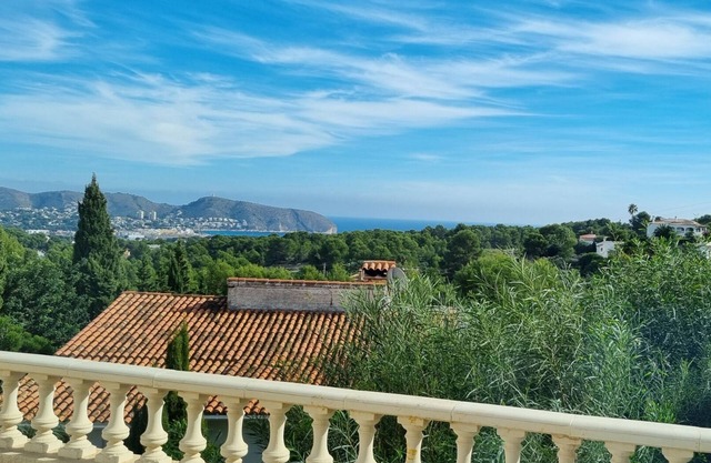 Cozy semi-detached house in Moraira with sea views