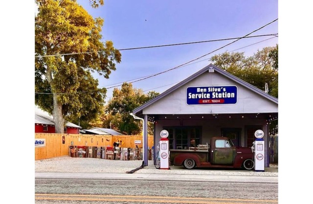 Cozy Service Station in the heart of Staples
