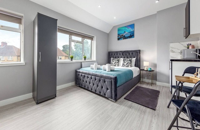 Cozy Serviced Room in Feltham Heathrow London TW13