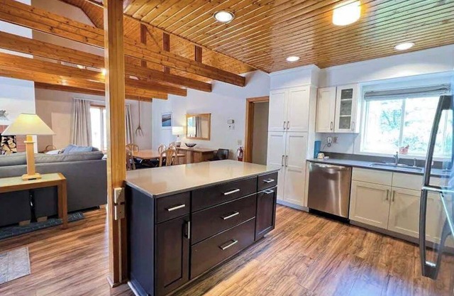 Cozy Ski Condo in heart of Mad River Valley, Vermont - One Week ONLY!