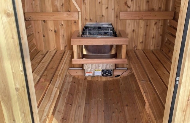 Cozy Ski, Golf, & Hiking Retreat w/Hottub, Pool, Private Sauna, Pingpong, & More