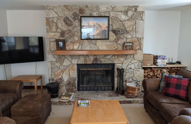 Cozy ski-in/ski-out condo on Mount Snow w/fireplace