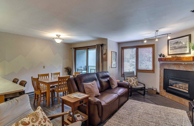Cozy Ski-In/Ski-Out Winter Park Condo w/ Pool!