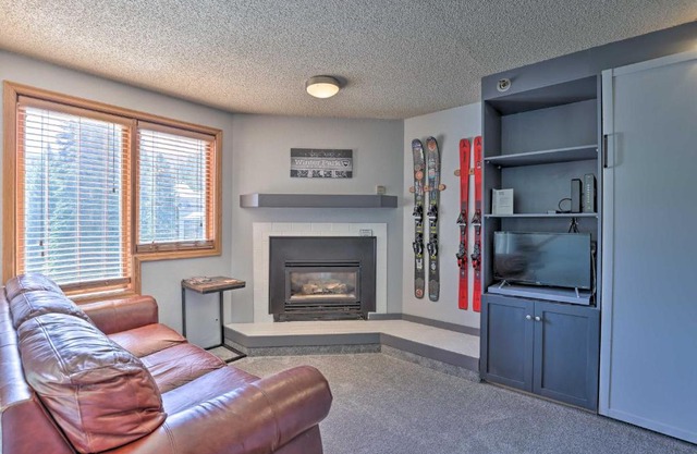 Cozy Ski-InandOut Winter Park Studio with Hot Tubs!