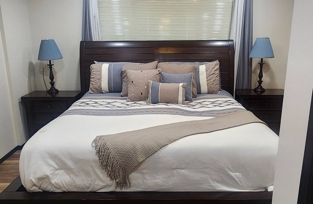 Cozy Ski retreat in South Lake Tahoe. Close to Heavenly Village and Tahoe Keys!