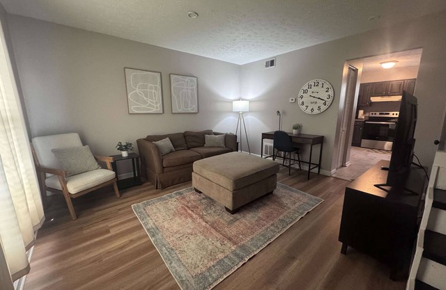 Spacious 2 Bedroom Townhouse Near Bardstown