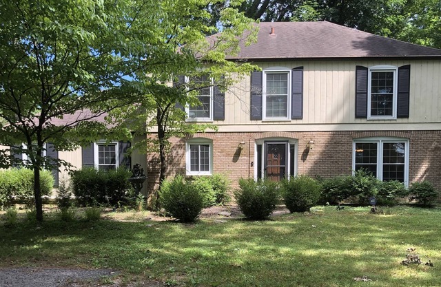 ⭐️Cozy spacious 🛏 5bd home with fire pit area 🔥