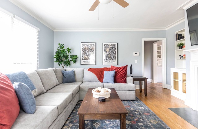 Cozy spacious home near HP University and the world-renowned Furniture Market.