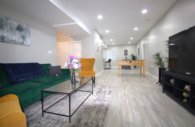 Brand-new Spacious Two-bedroom Basement Apartment in Tranquil Neighborhood!