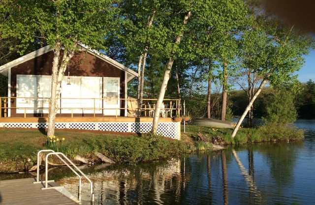 COSY SPIDER LAKE COTTAGE Traverse City 15 min. RÉSERVEZ POUR 2019 MAINTENANT.