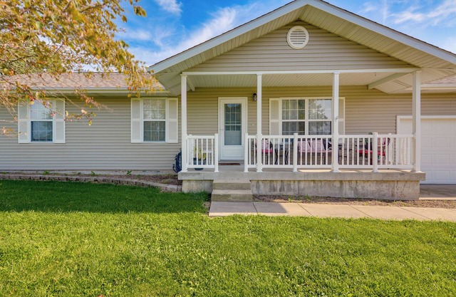 Cozy Stafford Home w/ Outdoor Pool: Pets Welcome!