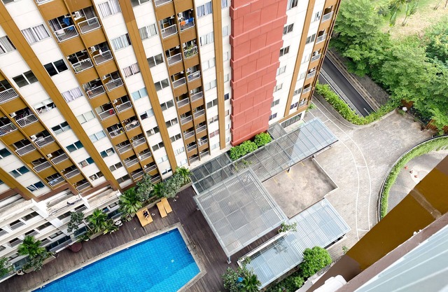 Cozy Stay Studio Apartment At Gateway Park Lrt City Bekasi