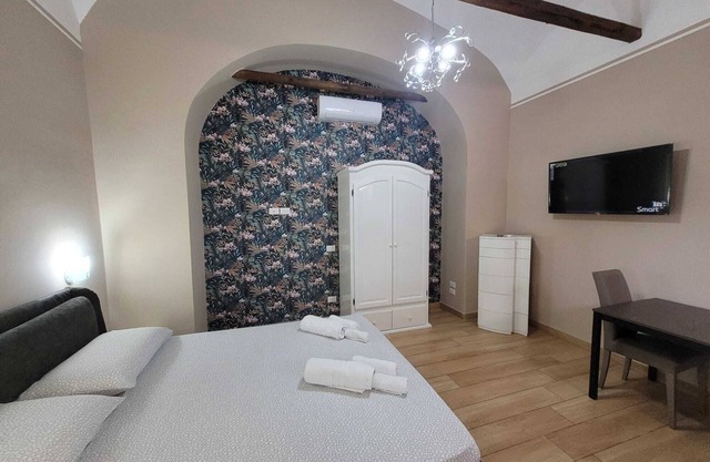 Cozy studio apartment with kitchen, air conditioning and private bathroom