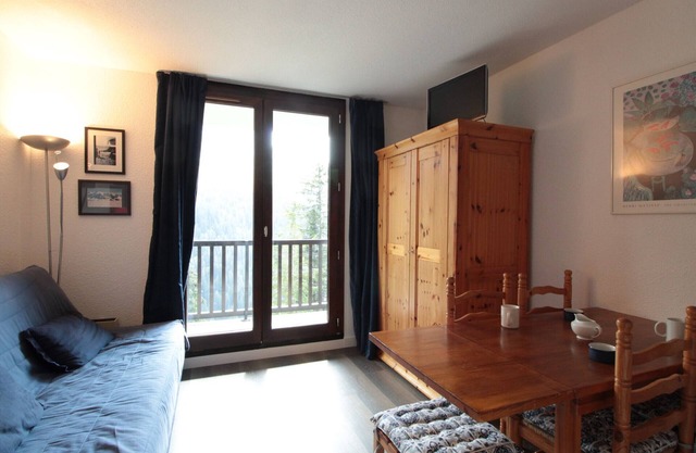 Estudio acogedor 4 pers, cerca de pistas y tiendas, balcón, TV, casillero de esquí