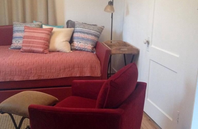 Cozy Studio 4 Private Apt.