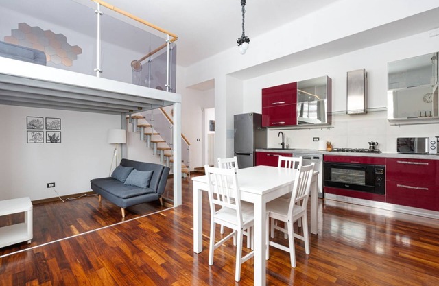 Cozy Apt within walking distance of Insubria Square!